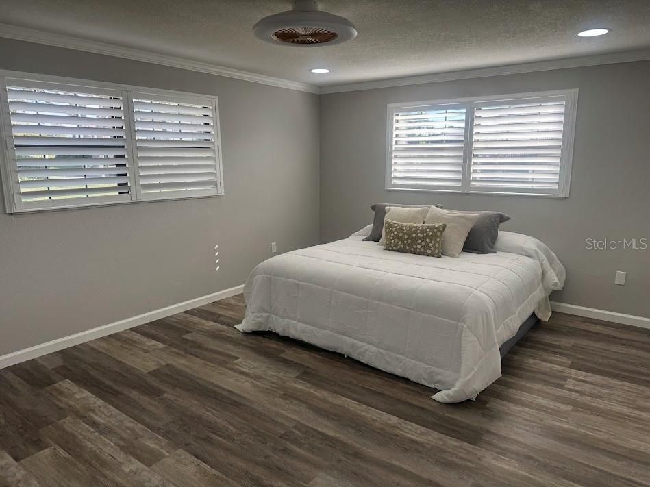 For Sale: $208,000 (1 beds, 1 baths, 745 Square Feet)