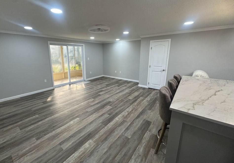 For Sale: $208,000 (1 beds, 1 baths, 745 Square Feet)