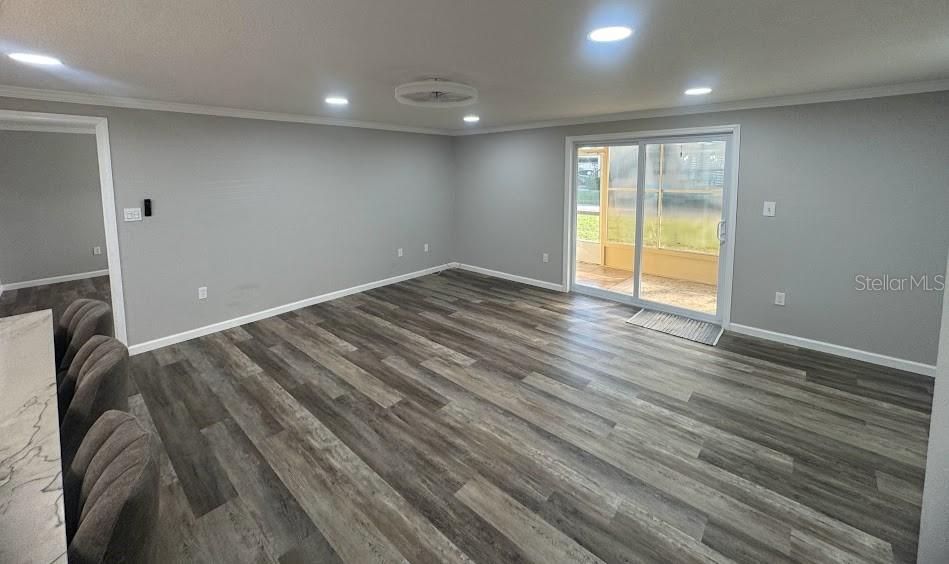 For Sale: $208,000 (1 beds, 1 baths, 745 Square Feet)