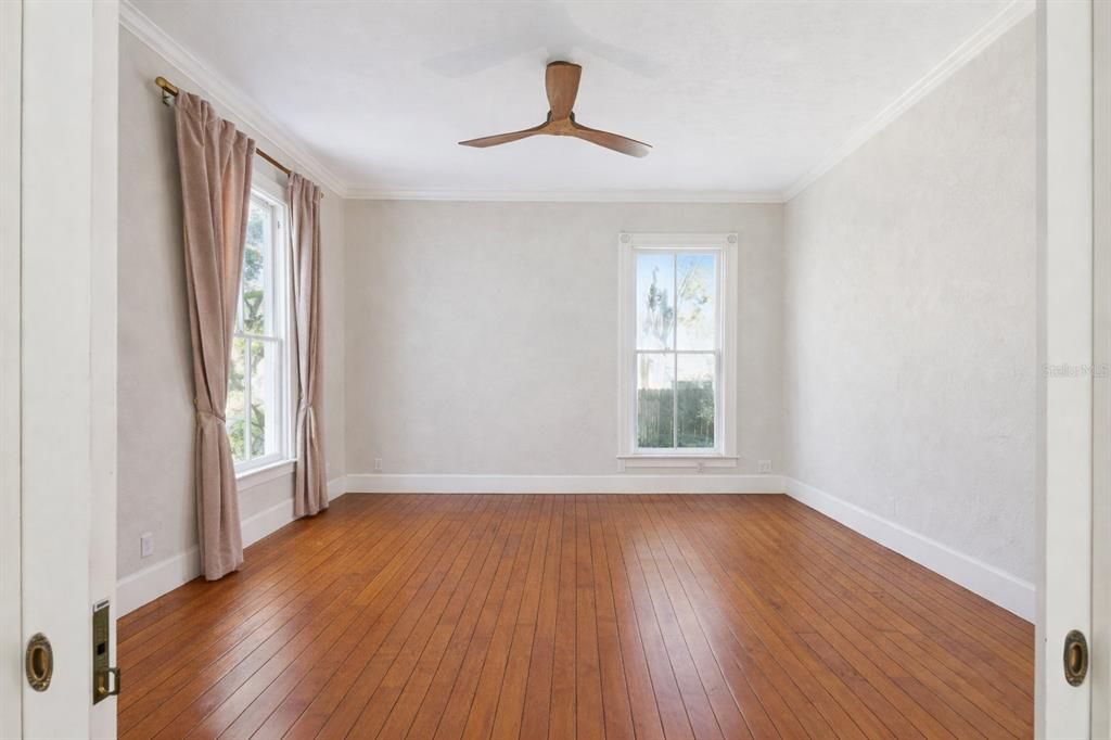 En Venta: $750,000 (5 camas, 2 baños, 2771 Pies cuadrados)