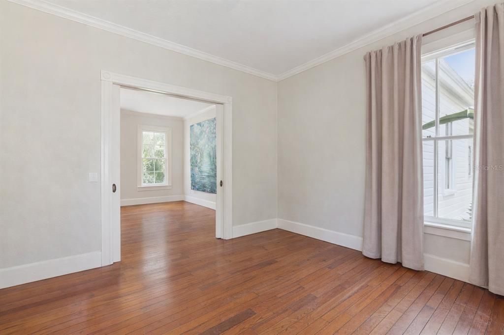 En Venta: $750,000 (5 camas, 2 baños, 2771 Pies cuadrados)