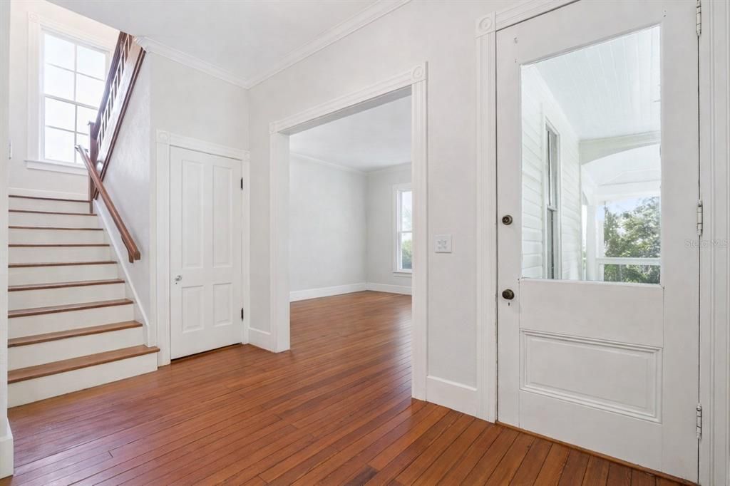 En Venta: $750,000 (5 camas, 2 baños, 2771 Pies cuadrados)