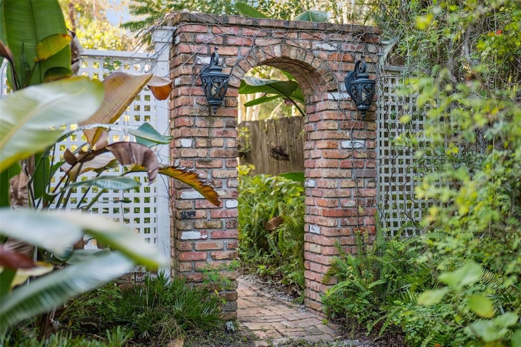 En Venta: $750,000 (5 camas, 2 baños, 2771 Pies cuadrados)