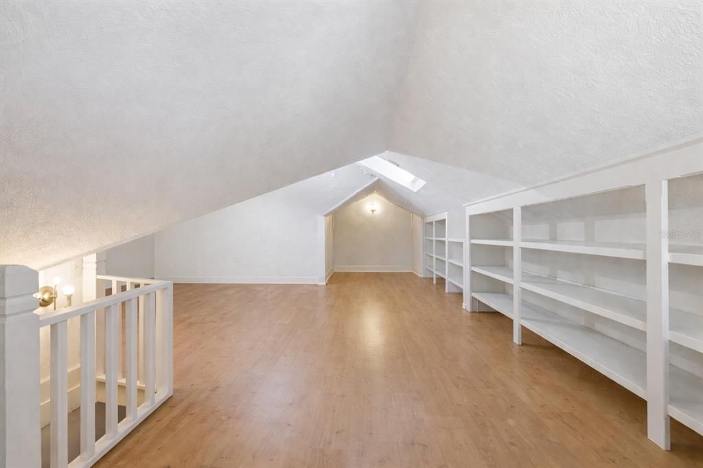 En Venta: $750,000 (5 camas, 2 baños, 2771 Pies cuadrados)