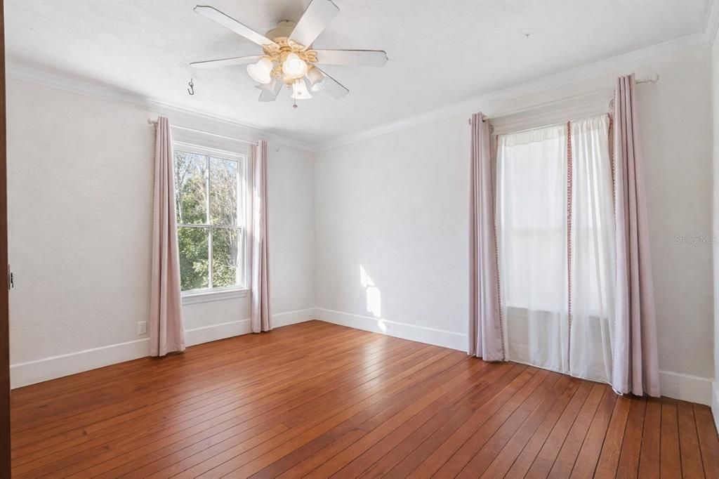 En Venta: $750,000 (5 camas, 2 baños, 2771 Pies cuadrados)