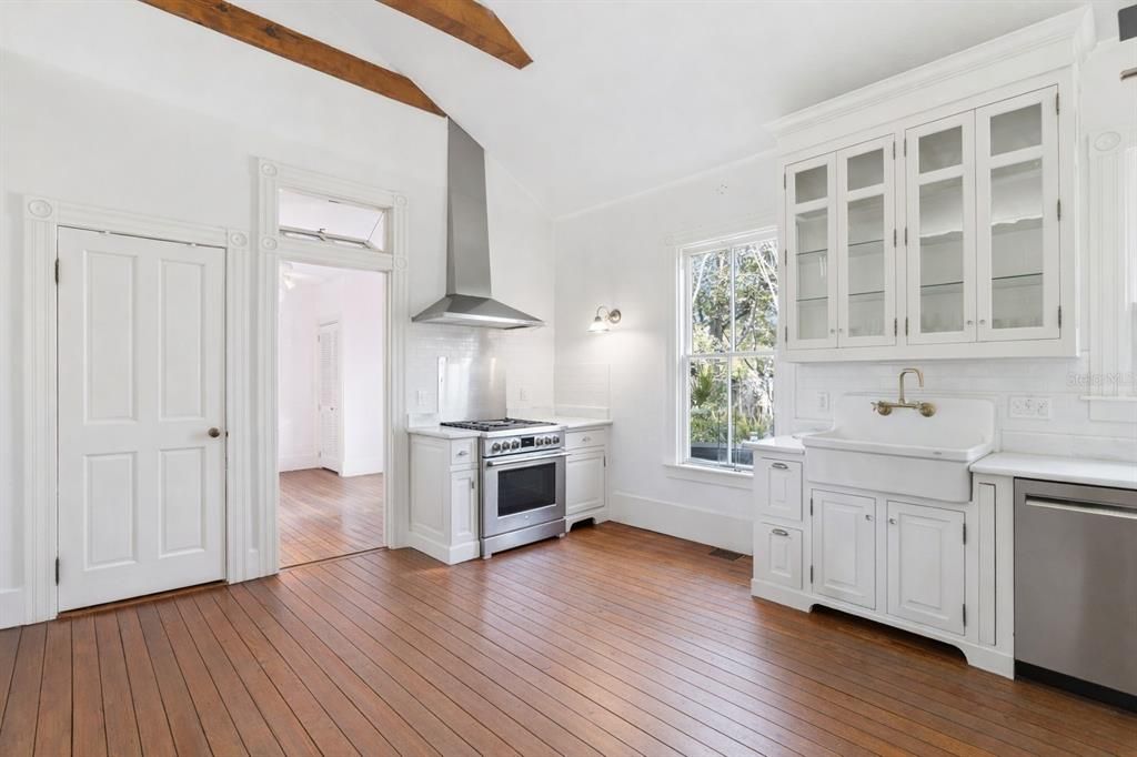 En Venta: $750,000 (5 camas, 2 baños, 2771 Pies cuadrados)