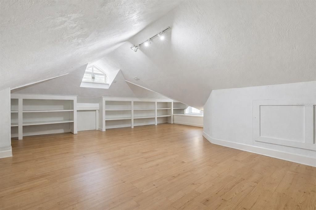 En Venta: $750,000 (5 camas, 2 baños, 2771 Pies cuadrados)