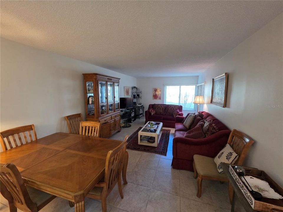 For Sale: $119,850 (1 beds, 1 baths, 682 Square Feet)