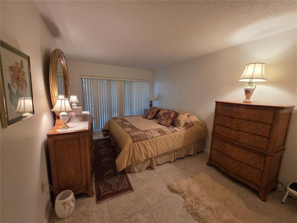 For Sale: $119,850 (1 beds, 1 baths, 682 Square Feet)