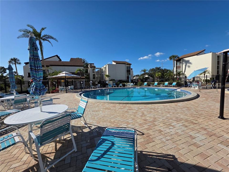 For Sale: $119,850 (1 beds, 1 baths, 682 Square Feet)