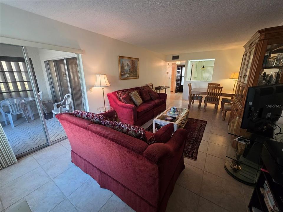 For Sale: $119,850 (1 beds, 1 baths, 682 Square Feet)