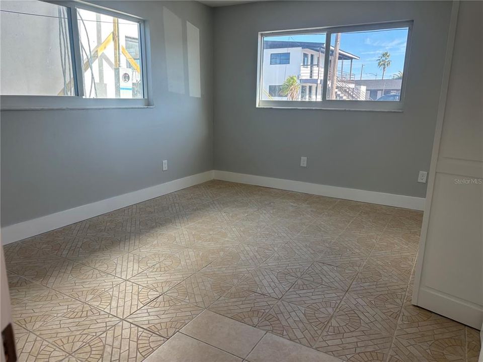 For Rent: $1,800 (1 beds, 1 baths, 585 Square Feet)