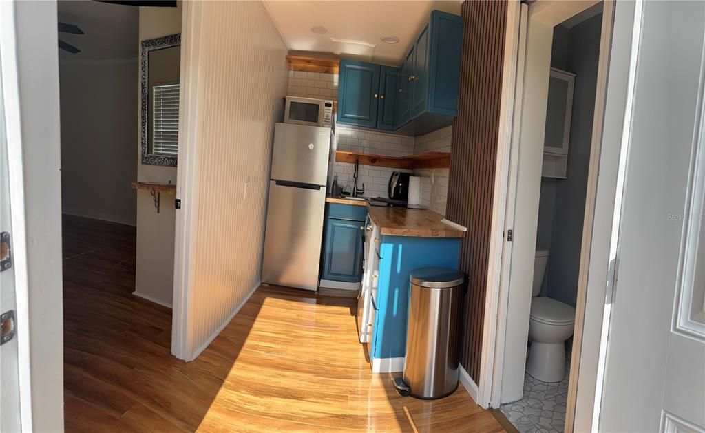 出租: $1,300 (0 贝兹, 1 浴室, 252 平方英尺)