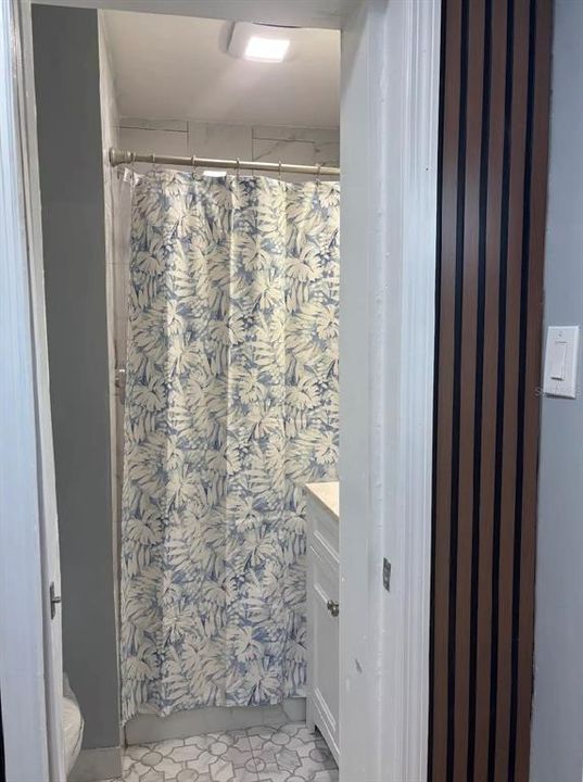 出租: $1,300 (0 贝兹, 1 浴室, 252 平方英尺)