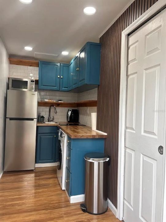 出租: $1,300 (0 贝兹, 1 浴室, 252 平方英尺)