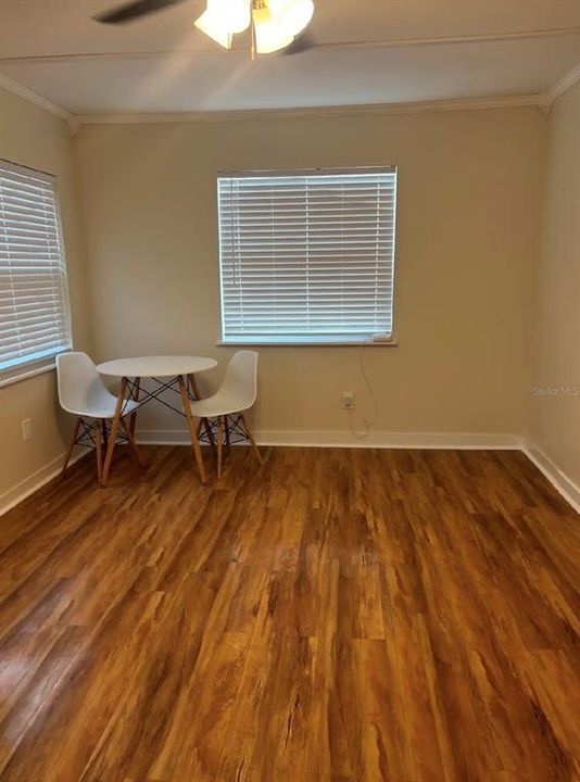 出租: $1,300 (0 贝兹, 1 浴室, 252 平方英尺)