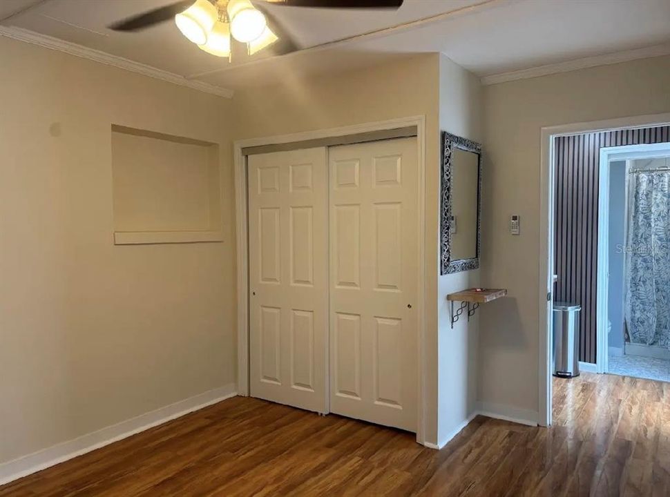 出租: $1,300 (0 贝兹, 1 浴室, 252 平方英尺)