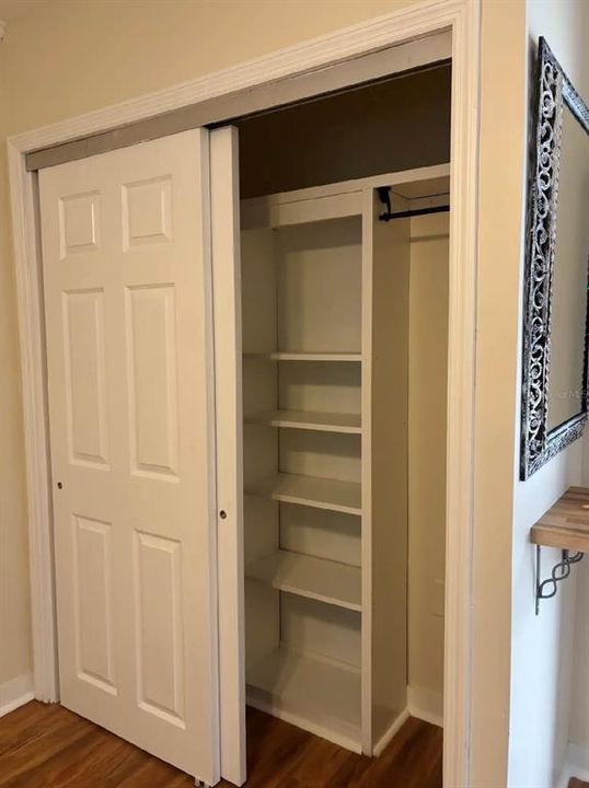 出租: $1,300 (0 贝兹, 1 浴室, 252 平方英尺)