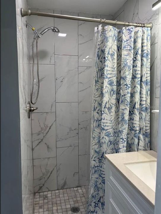 出租: $1,300 (0 贝兹, 1 浴室, 252 平方英尺)