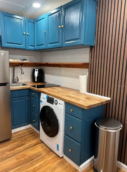 出租: $1,300 (0 贝兹, 1 浴室, 252 平方英尺)