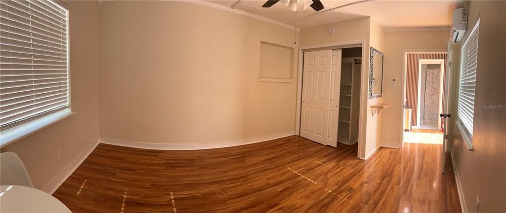 出租: $1,300 (0 贝兹, 1 浴室, 252 平方英尺)