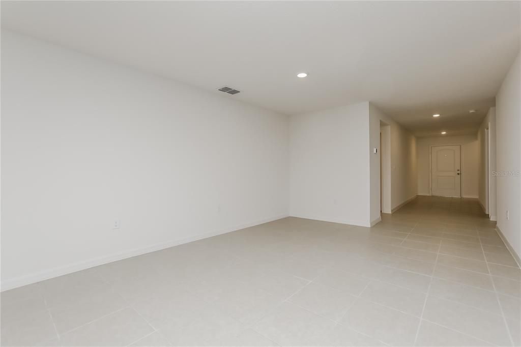 В аренду: $2,210 (5 спален, 3 ванн, 1944 Квадратных фут)