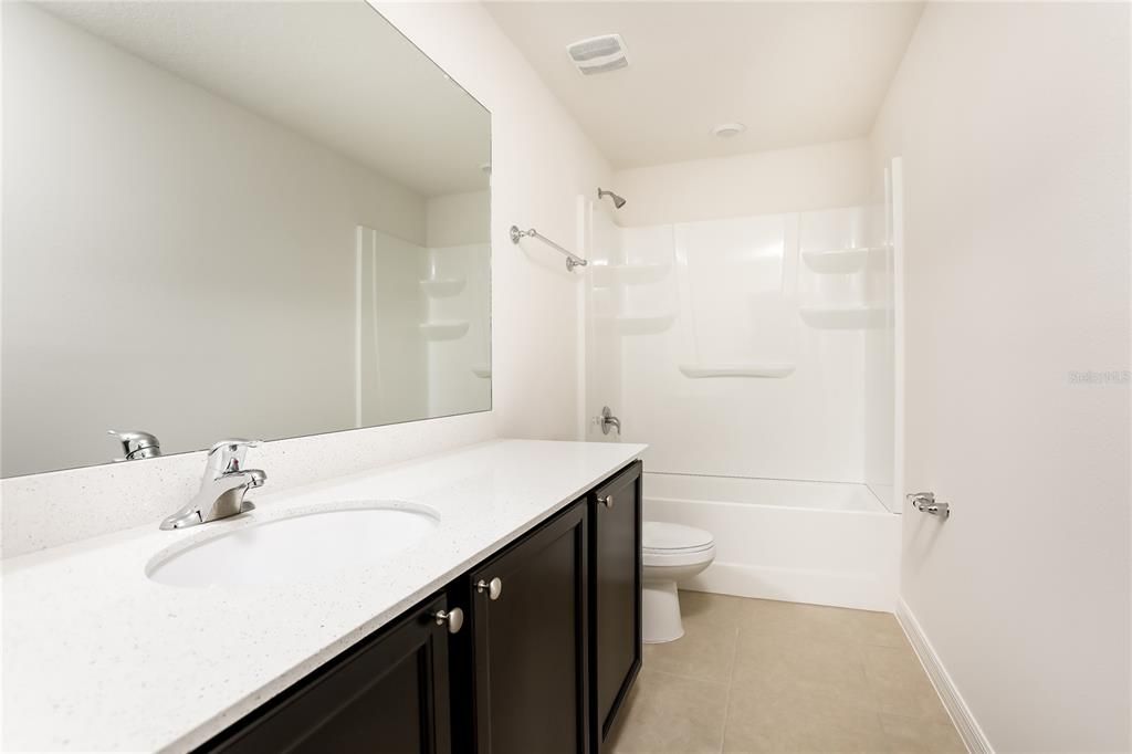 В аренду: $2,210 (5 спален, 3 ванн, 1944 Квадратных фут)