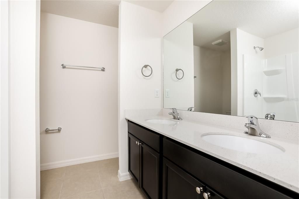 В аренду: $2,210 (5 спален, 3 ванн, 1944 Квадратных фут)