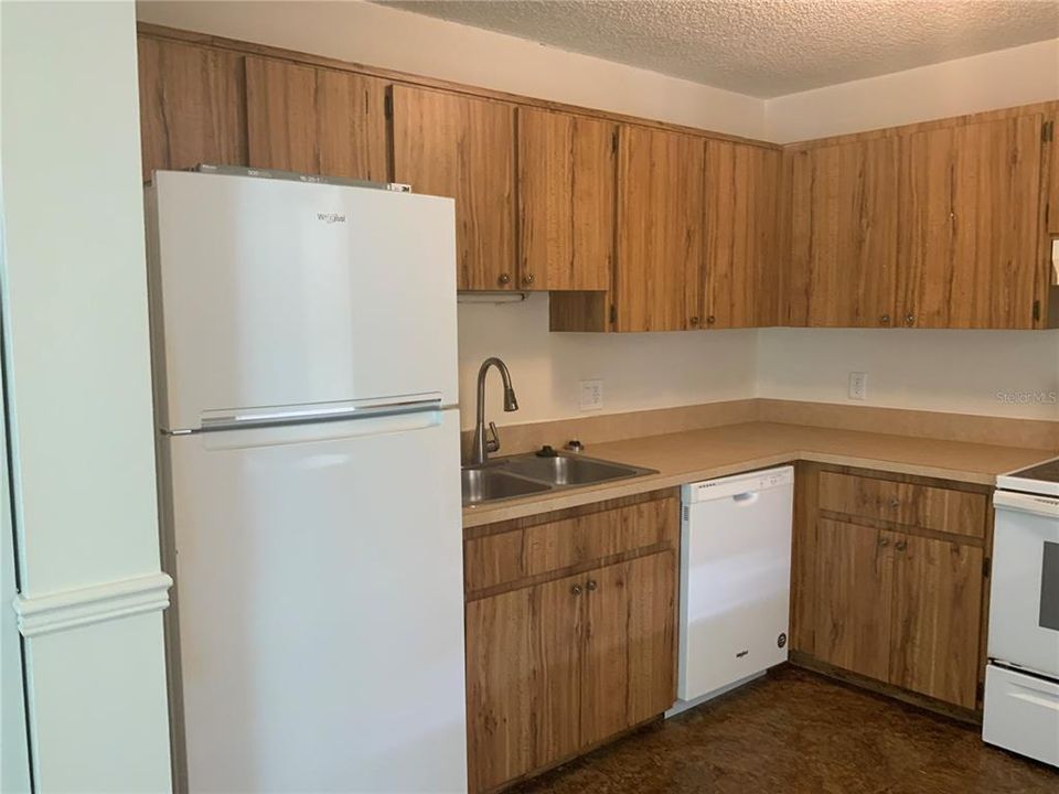 На продажу: $138,900 (1 спален, 1 ванн, 775 Квадратных фут)