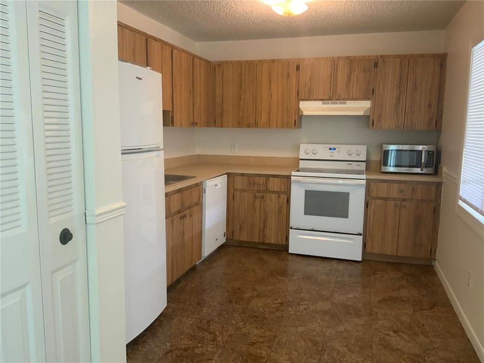 На продажу: $138,900 (1 спален, 1 ванн, 775 Квадратных фут)