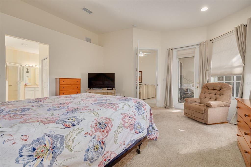 待售: $375,000 (3 贝兹, 2 浴室, 1590 平方英尺)