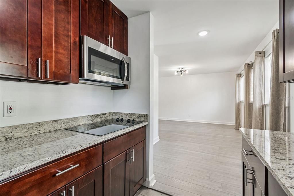 For Sale: $179,900 (1 beds, 1 baths, 600 Square Feet)