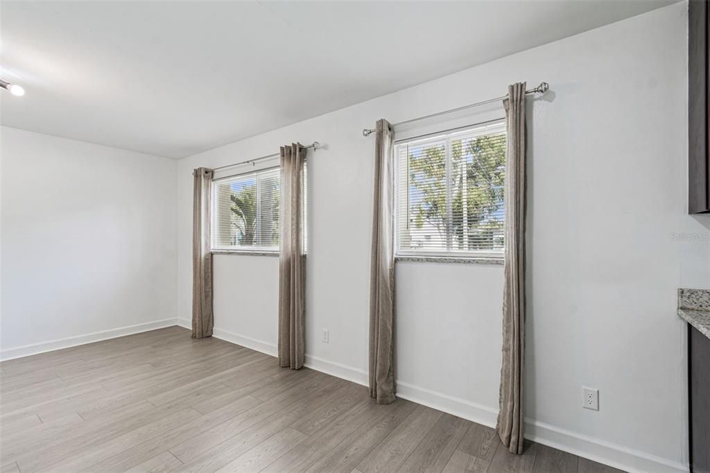 For Sale: $179,900 (1 beds, 1 baths, 600 Square Feet)