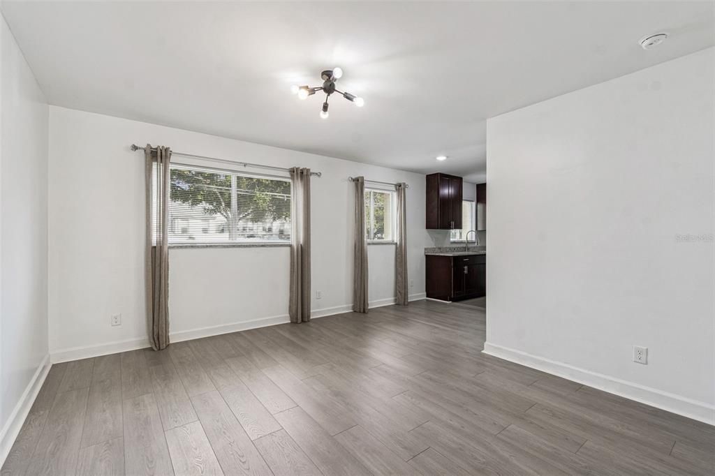 For Sale: $179,900 (1 beds, 1 baths, 600 Square Feet)