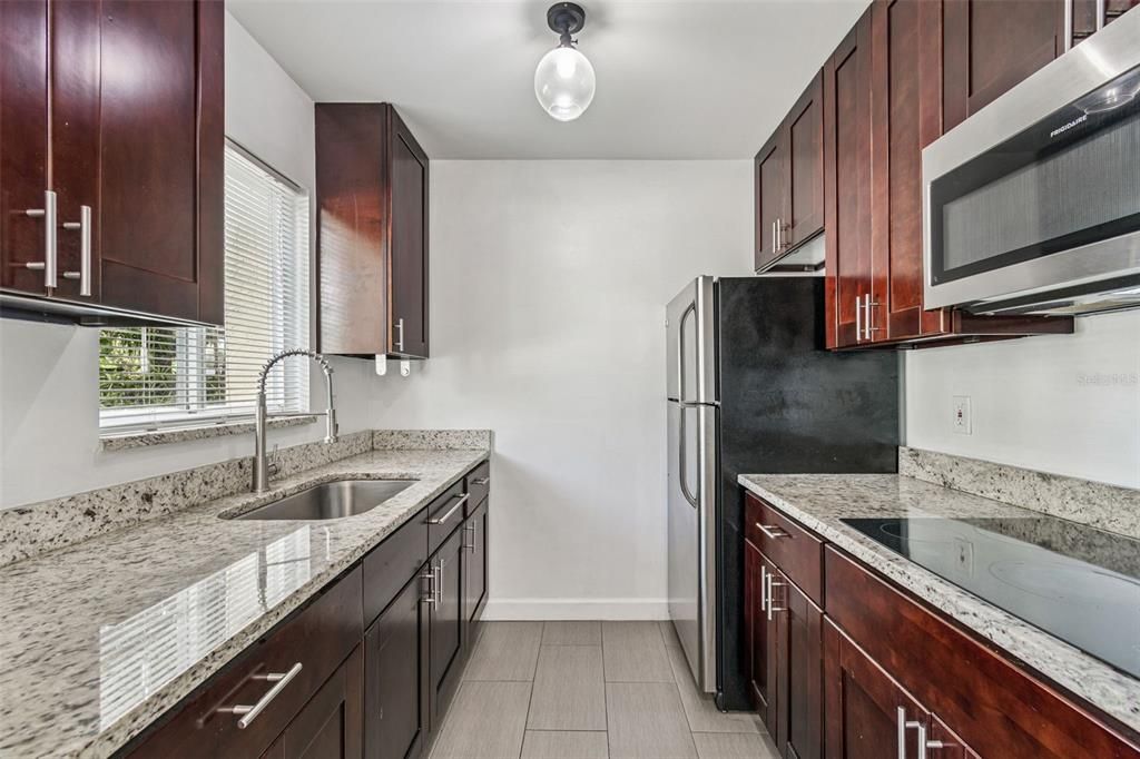 For Sale: $179,900 (1 beds, 1 baths, 600 Square Feet)