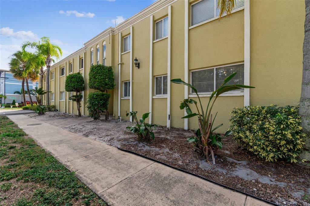 For Sale: $179,900 (1 beds, 1 baths, 600 Square Feet)