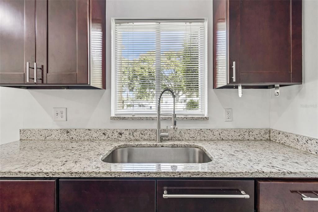 For Sale: $179,900 (1 beds, 1 baths, 600 Square Feet)