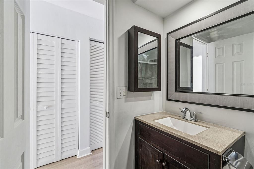 For Sale: $179,900 (1 beds, 1 baths, 600 Square Feet)