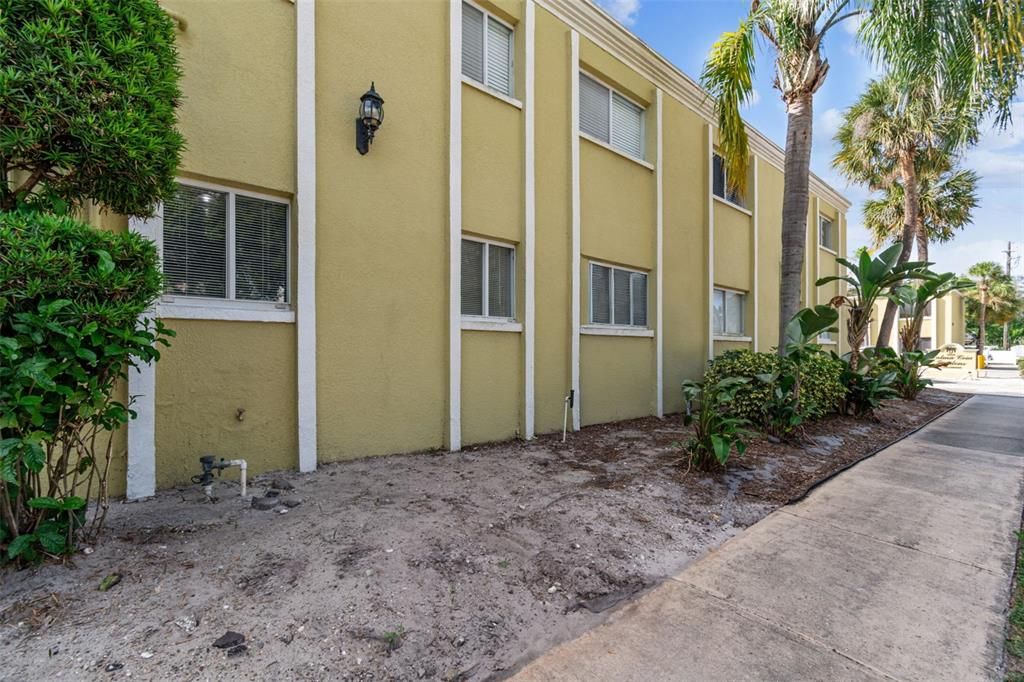 For Sale: $179,900 (1 beds, 1 baths, 600 Square Feet)