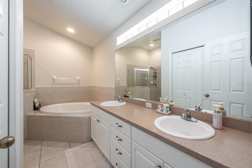 For Rent: $2,700 (3 beds, 2 baths, 2241 Square Feet)