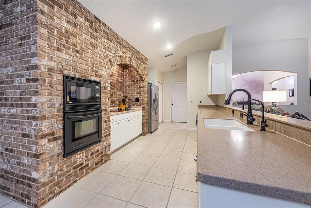 For Rent: $2,700 (3 beds, 2 baths, 2241 Square Feet)