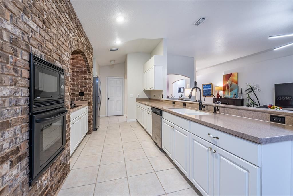 For Rent: $2,700 (3 beds, 2 baths, 2241 Square Feet)