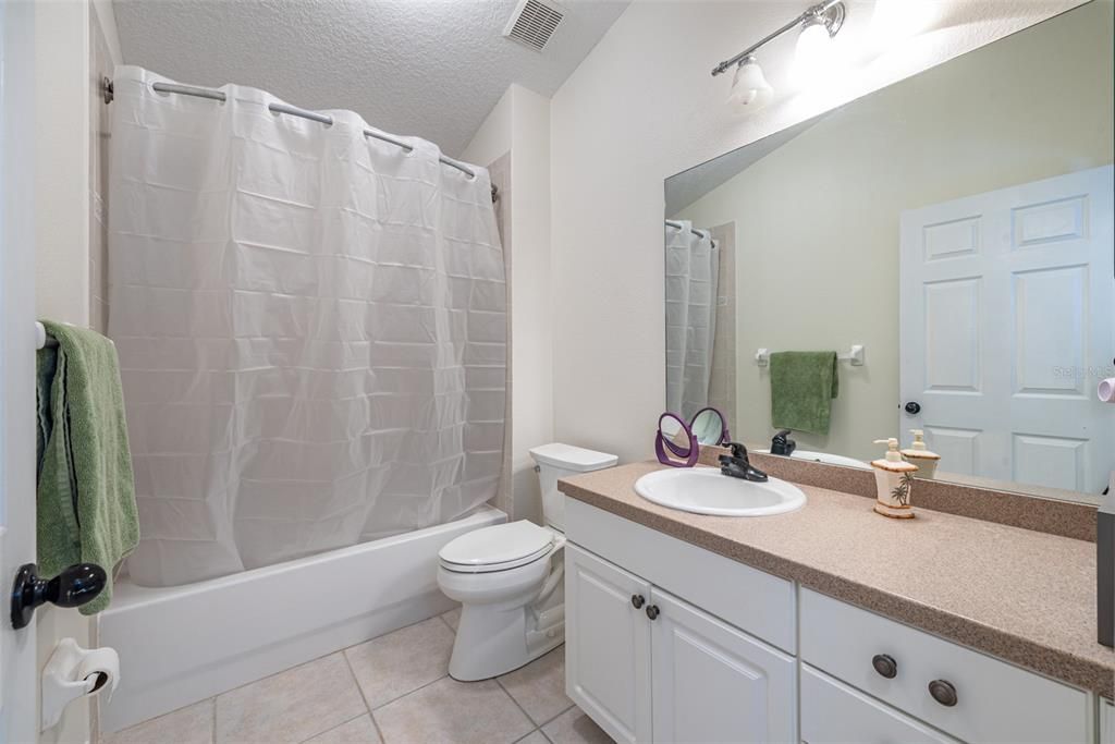 For Rent: $2,700 (3 beds, 2 baths, 2241 Square Feet)