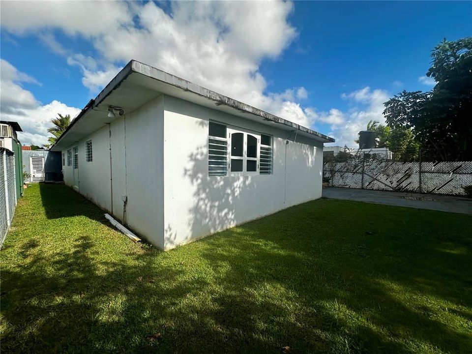 На продажу: $469,000 (4 спален, 2 ванн, 1650 Квадратных фут)