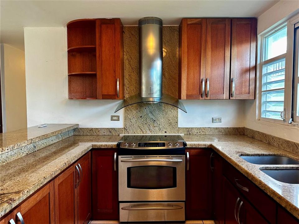 На продажу: $469,000 (4 спален, 2 ванн, 1650 Квадратных фут)