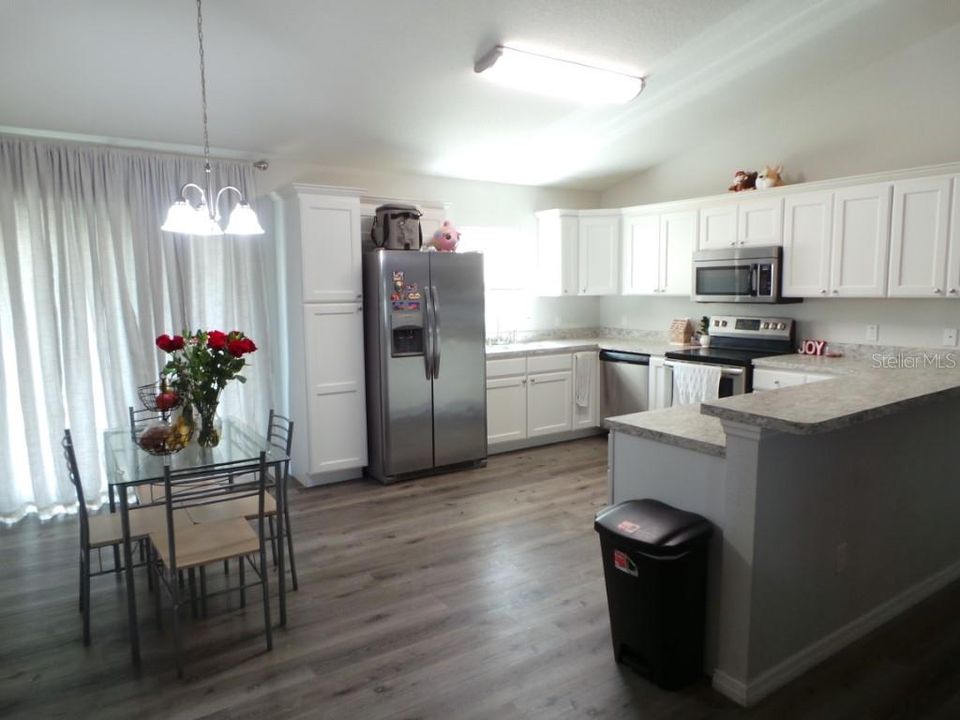 На продажу: $255,000 (3 спален, 2 ванн, 1351 Квадратных фут)