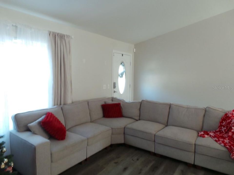 На продажу: $255,000 (3 спален, 2 ванн, 1351 Квадратных фут)