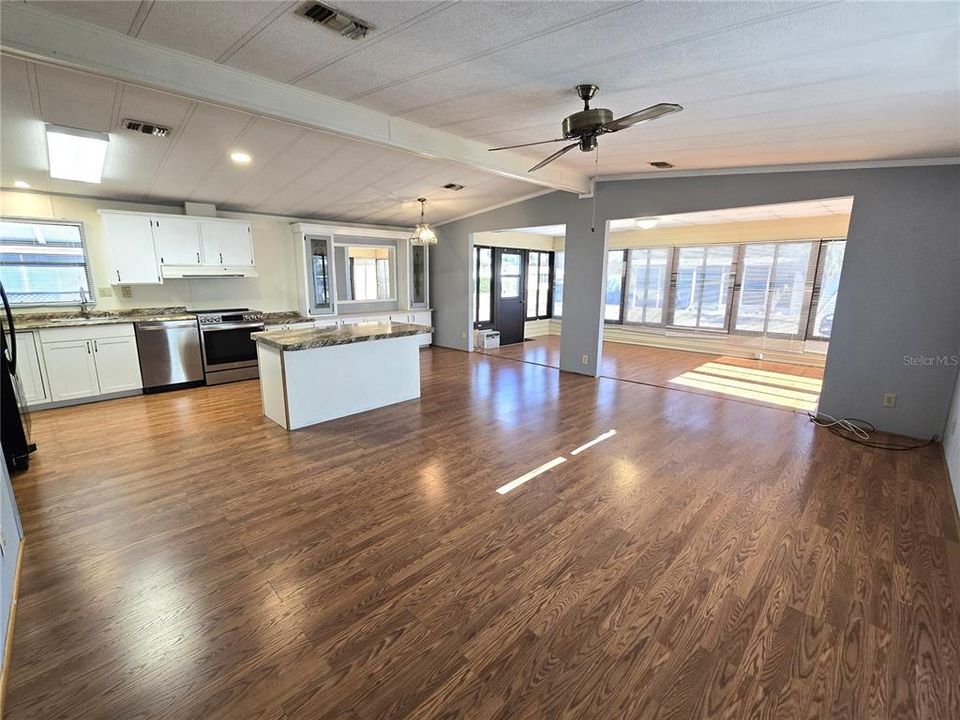 For Sale: $119,900 (2 beds, 2 baths, 1256 Square Feet)