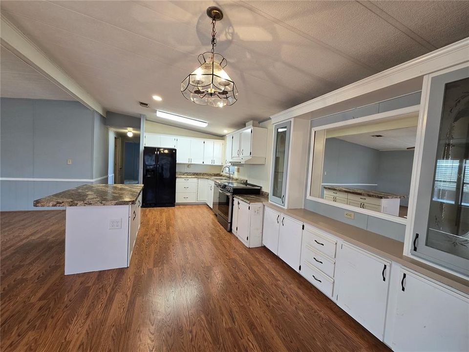 For Sale: $119,900 (2 beds, 2 baths, 1256 Square Feet)