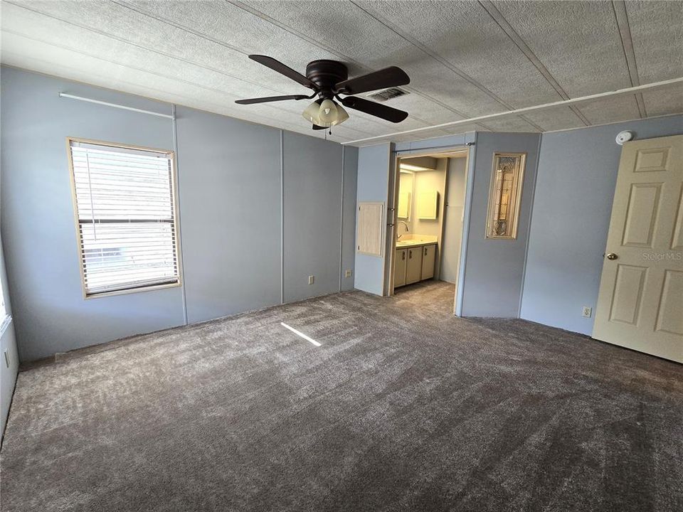 For Sale: $119,900 (2 beds, 2 baths, 1256 Square Feet)